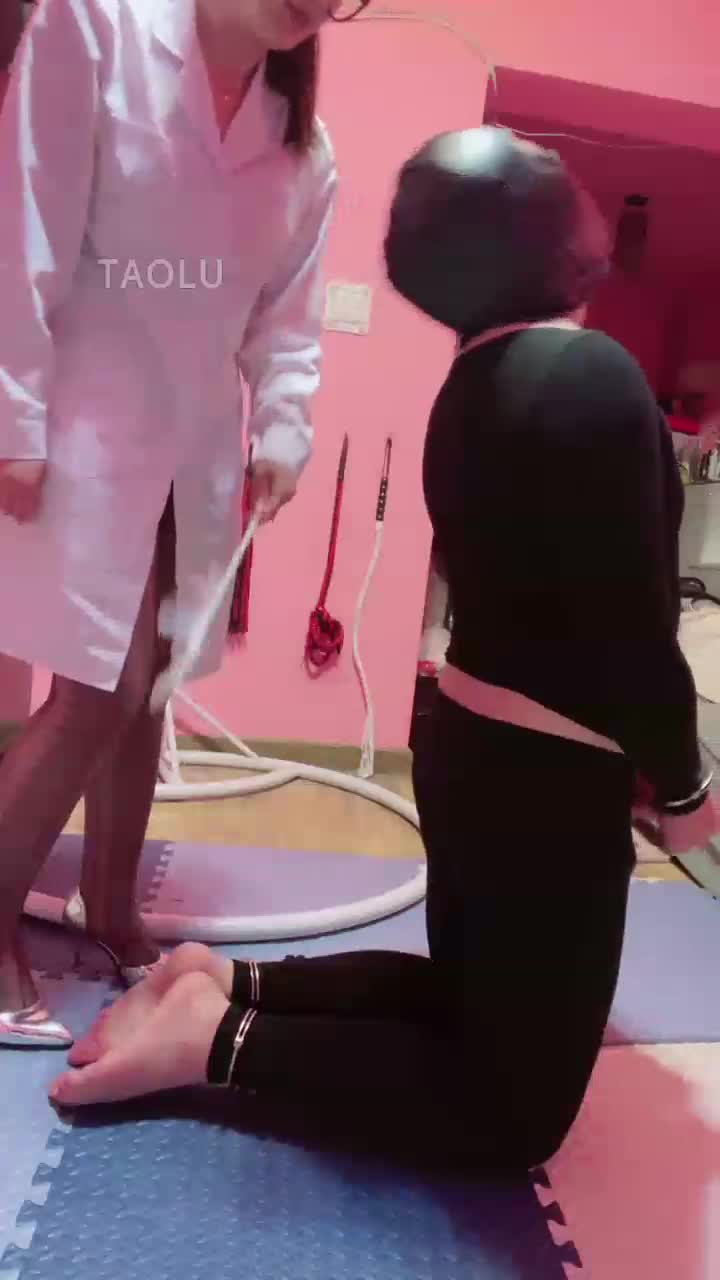 角色扮演调教 手铸、脚铸鞭打
