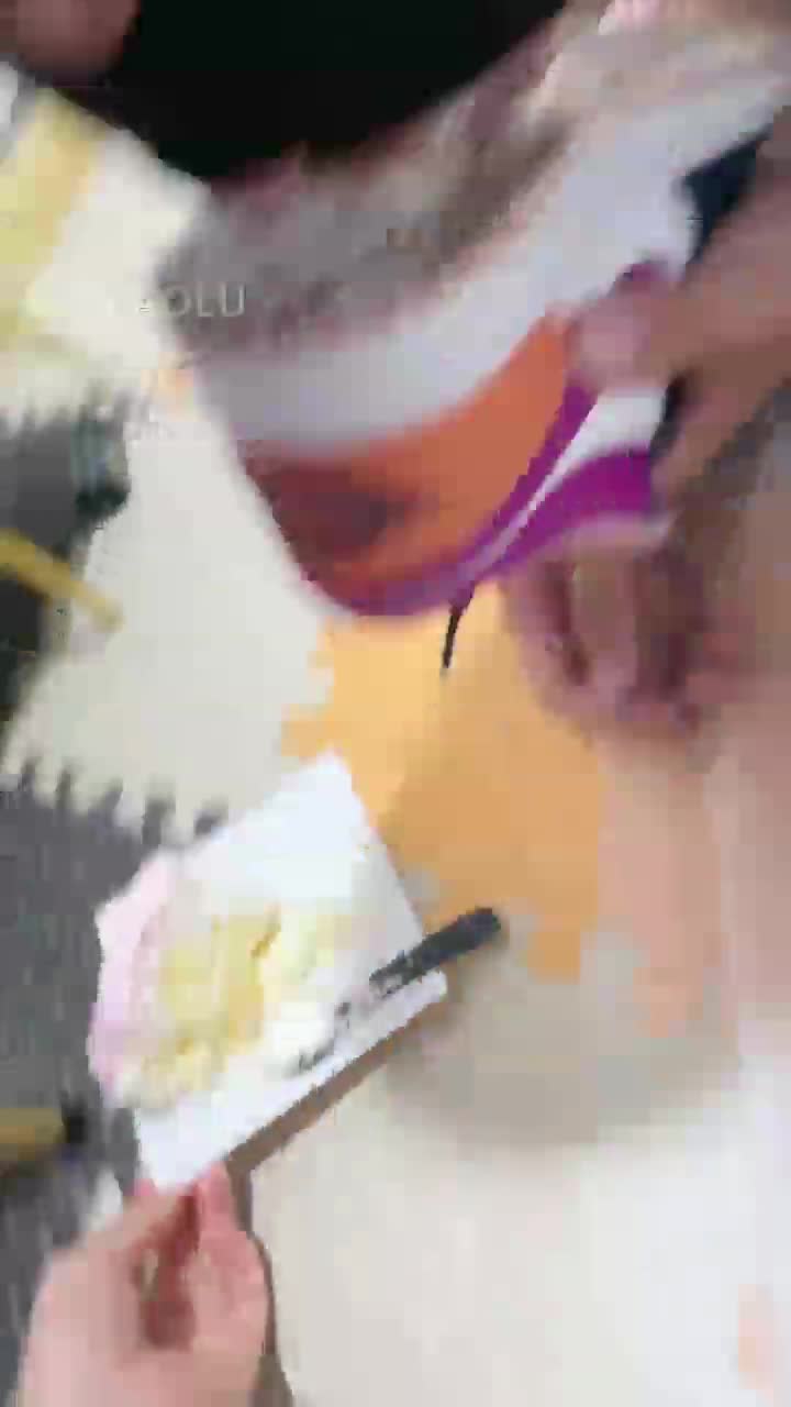 狗舔鞋底 食物裸足蛋糕