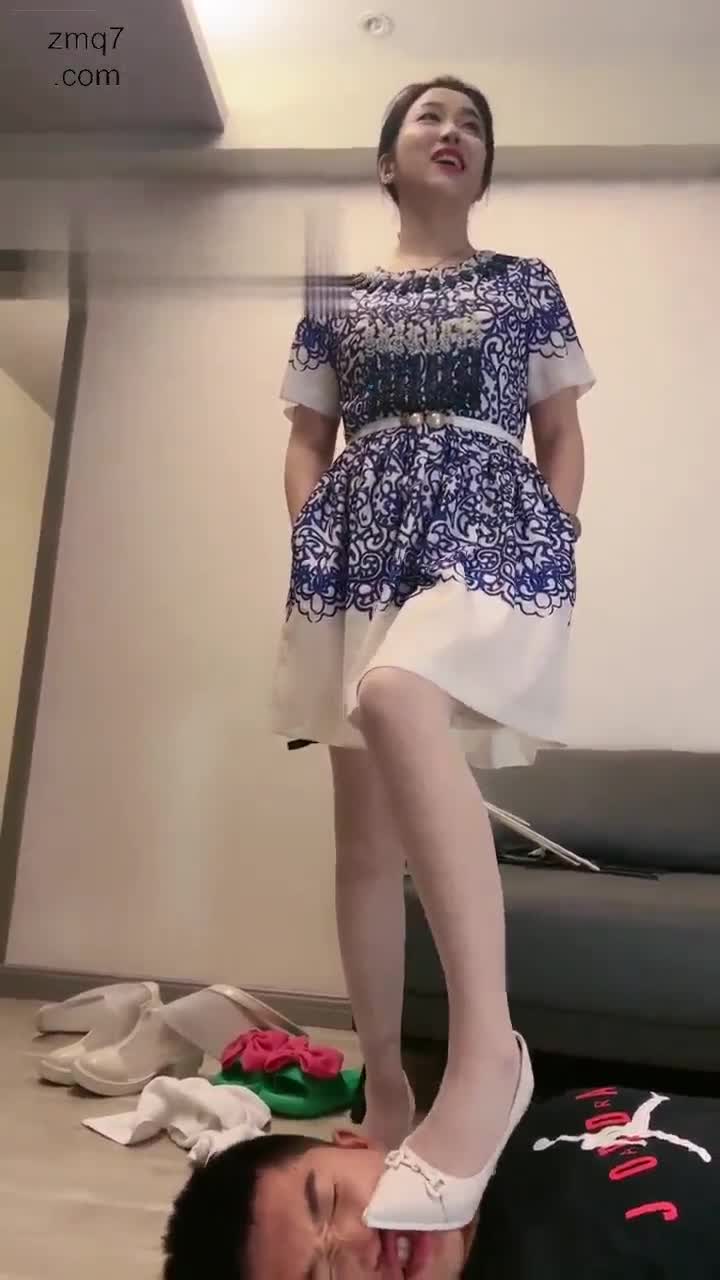想舔我的脚 需要的代价