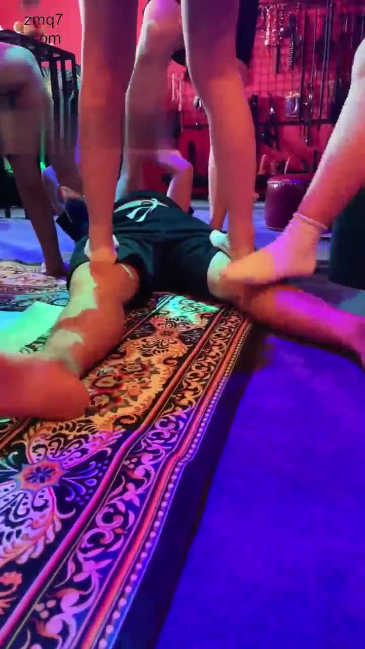 一群姐妹来玩奴