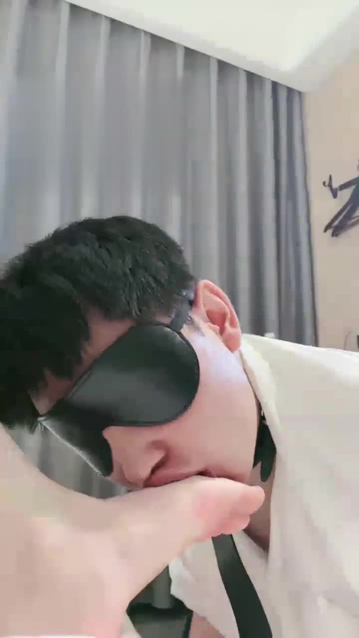 双S玩一个害羞的狗奴