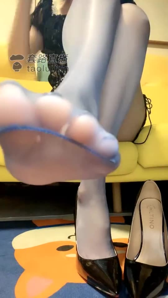 全家一起爬进去领罚