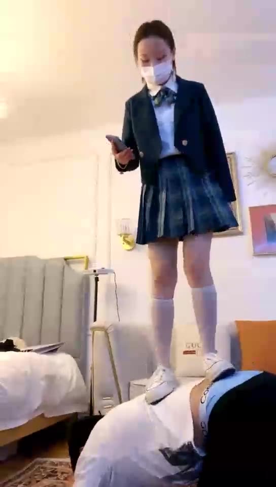 煞笔加脑残的猥琐房东