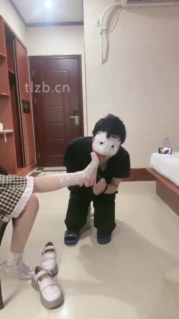 和姐妹一起开发脚奴