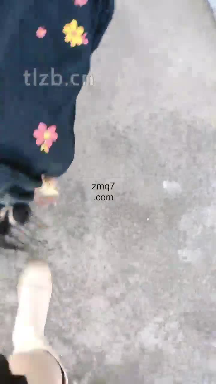 学姐在天台伺候校花