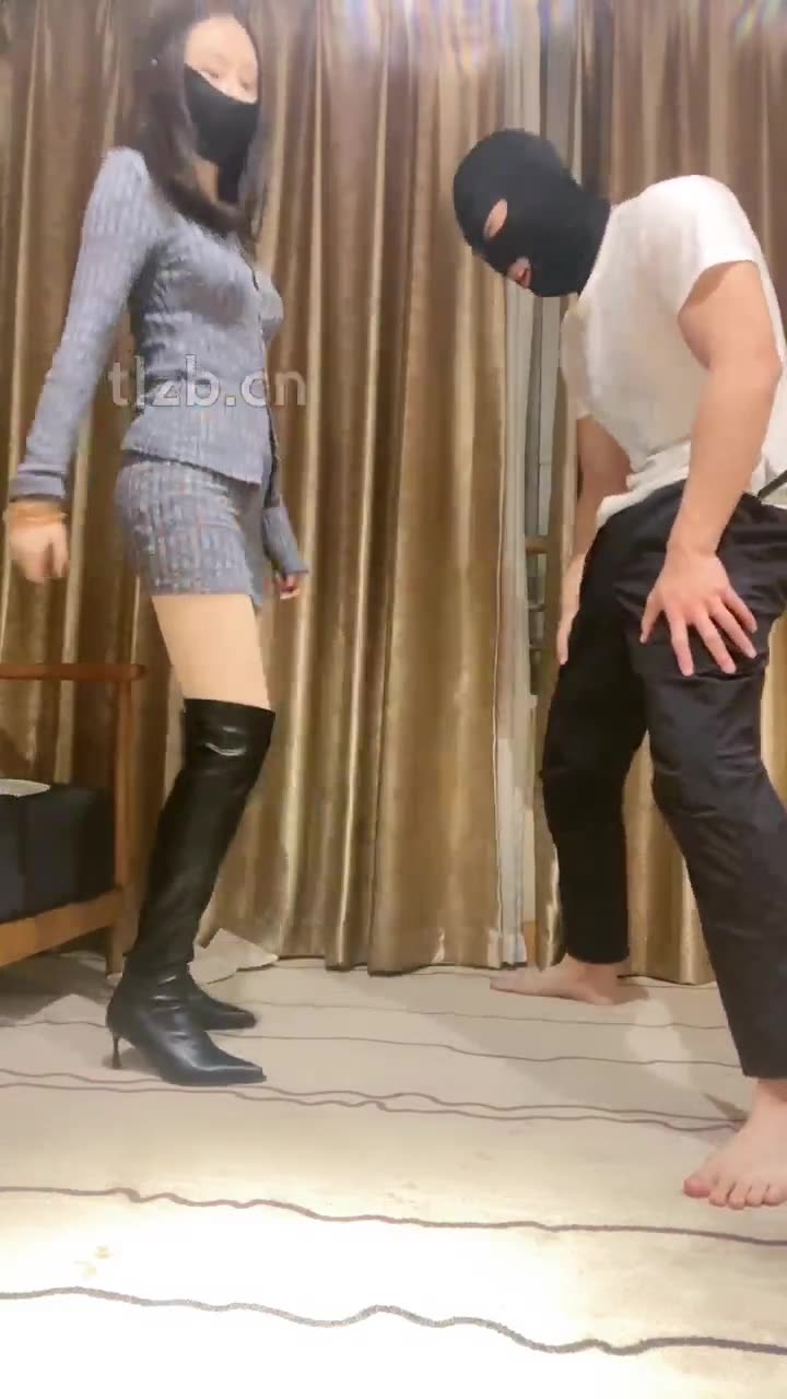 骑脖 踢裆