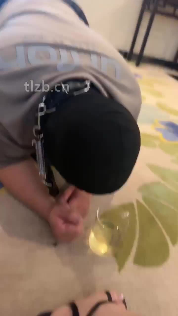 美女的脚底崇拜者1