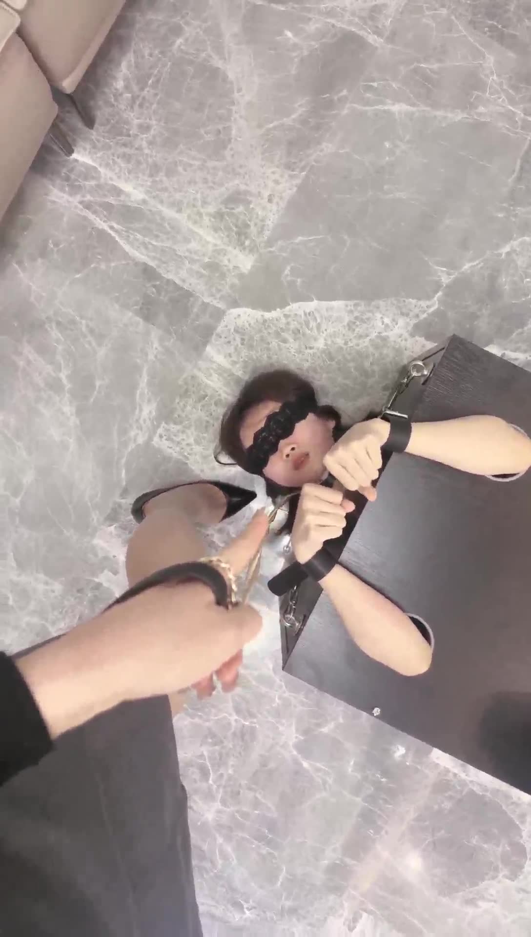 刑拘 禁锢