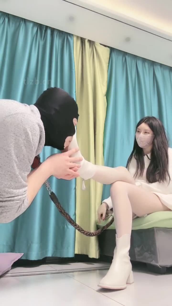小白靴玩一下
