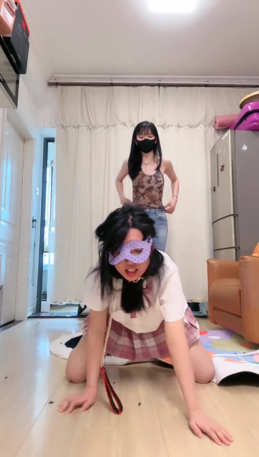 原味皮靴 窒息小母猪