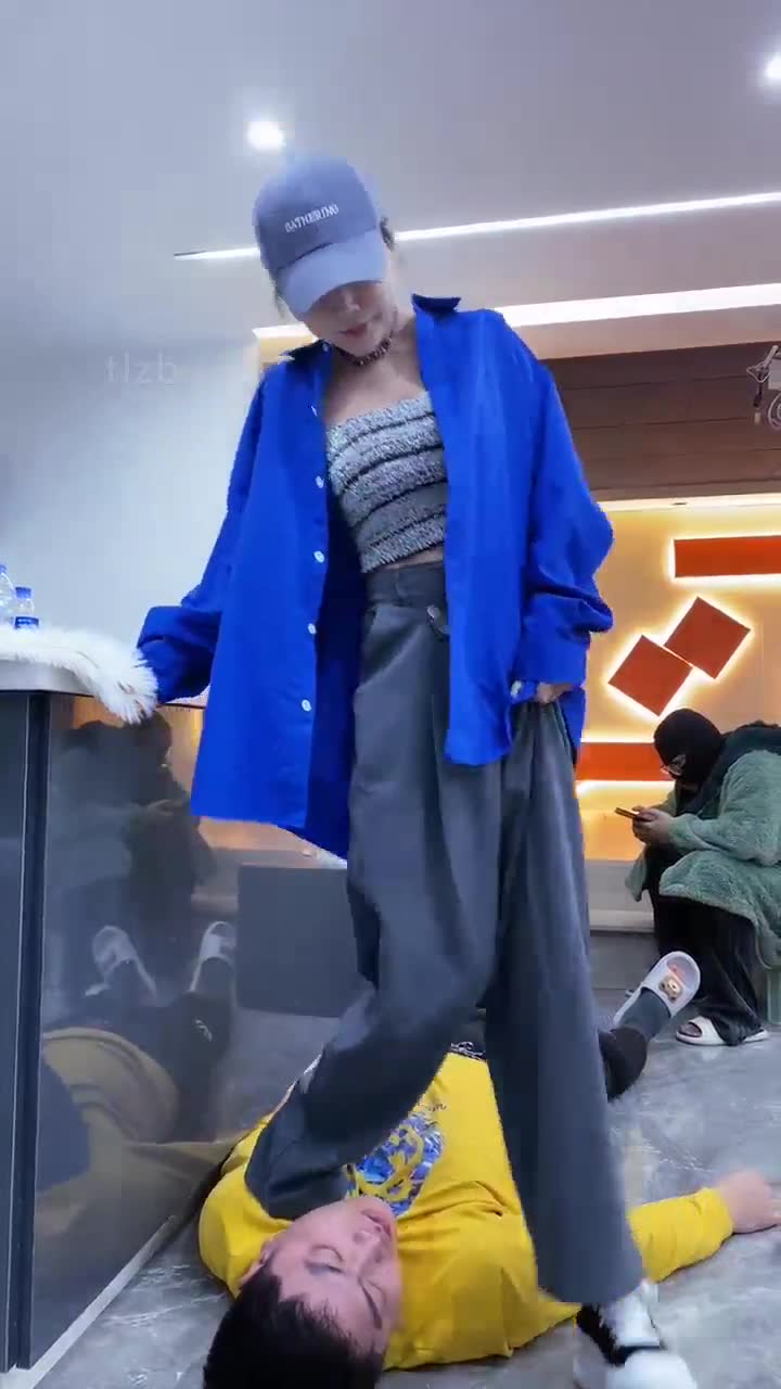短发女神 一年后再次归来