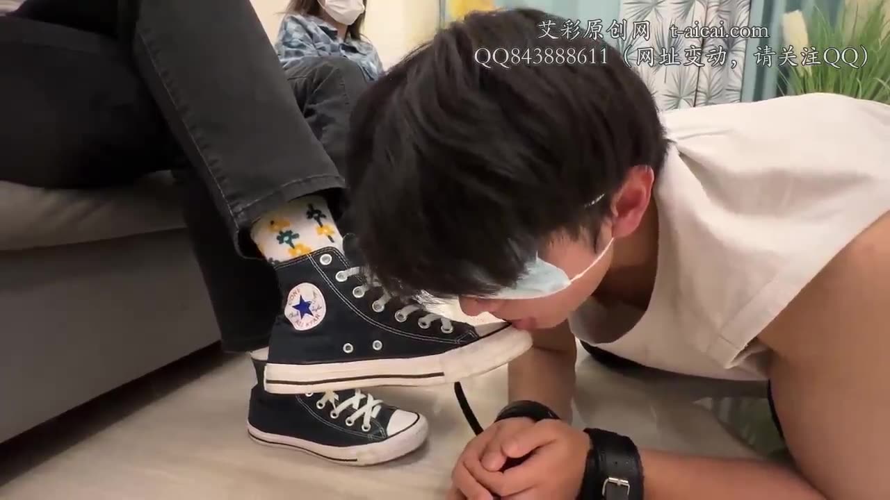 剧情 三女主惩罚偷袜子的学长