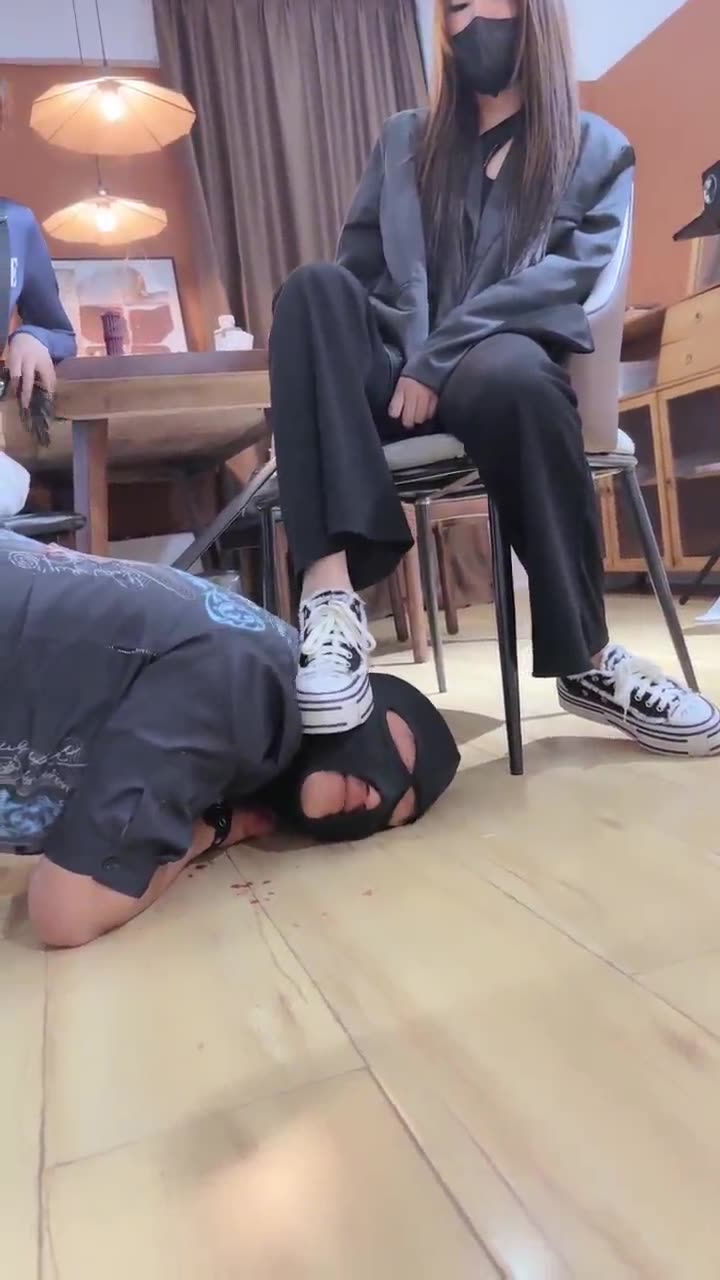 这世界欠调教 你也一样