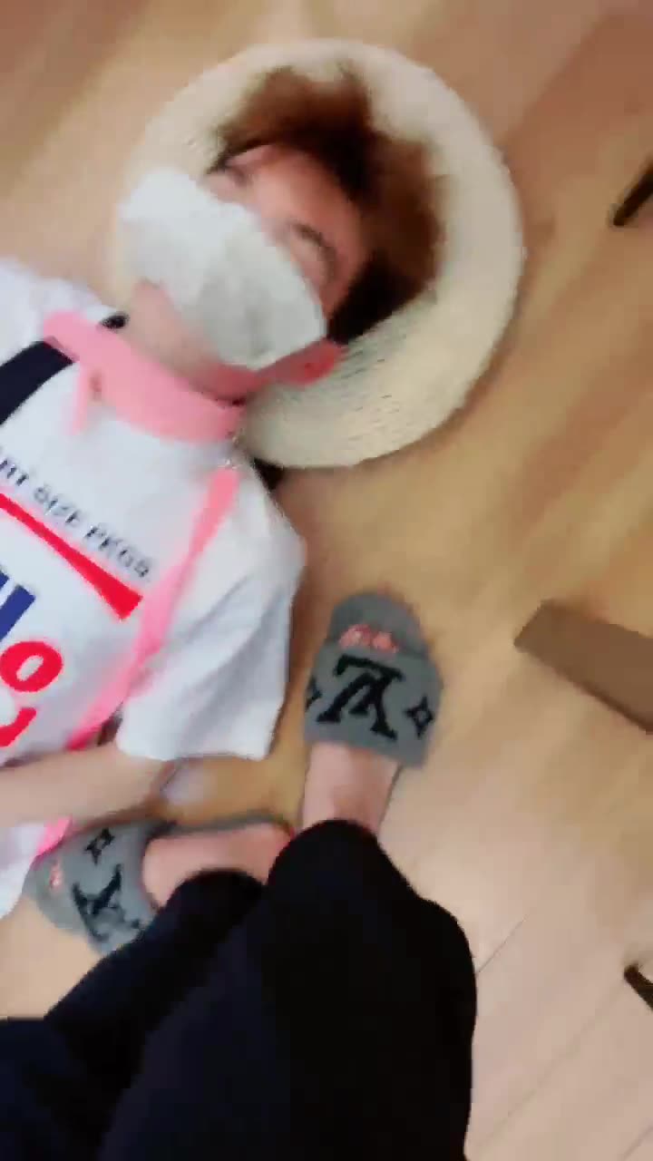 被我打到发抖的可怜奶狗
