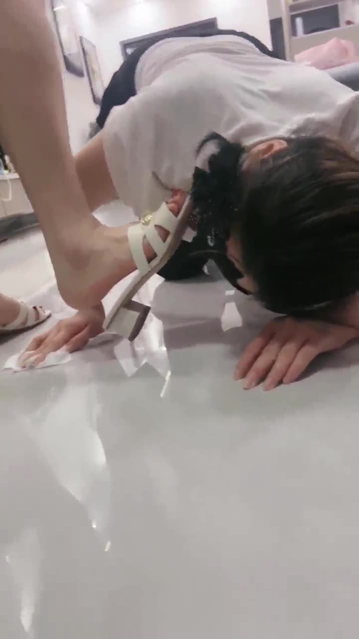闺蜜变家奴 圈养