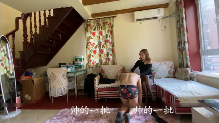 冷云别墅调教家奴，奢靡的生活，家奴虔诚伺候女皇