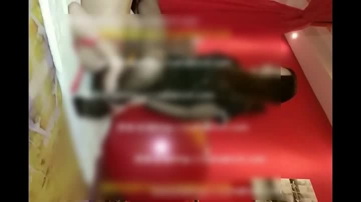 绝美享受贱狗口舌伺候，圣水折磨吃厕纸