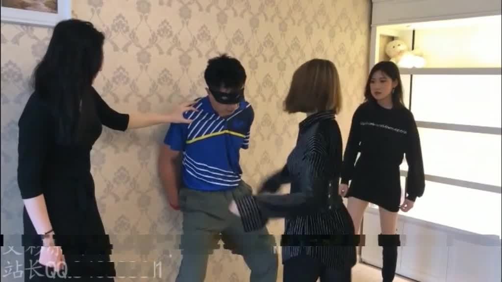 三女主暴力踢裆调教