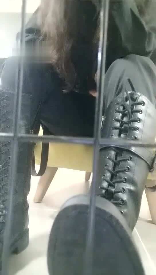 社会女靴笼第一视角羞辱