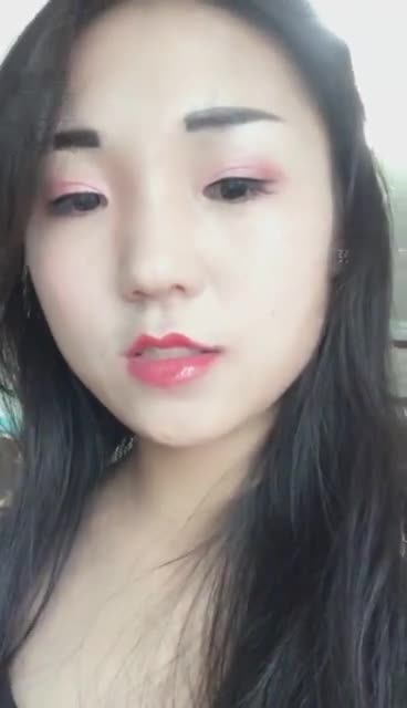 苏墨墨直播闲谈诱惑浓妆与洗脚