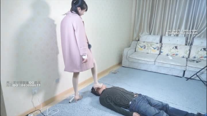 【婉慈Icon】初九 肉丝高跟风衣踩踏