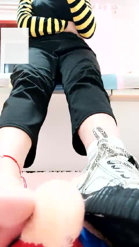 【00后冰冰女王】第一视角白鞋加高跟鞋