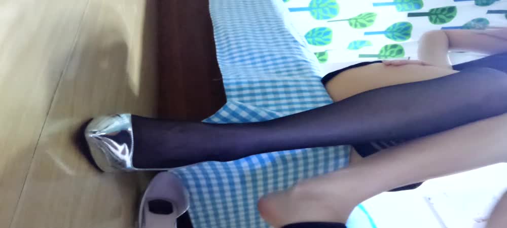 左樱高跟黑丝裸足红指甲第一视角