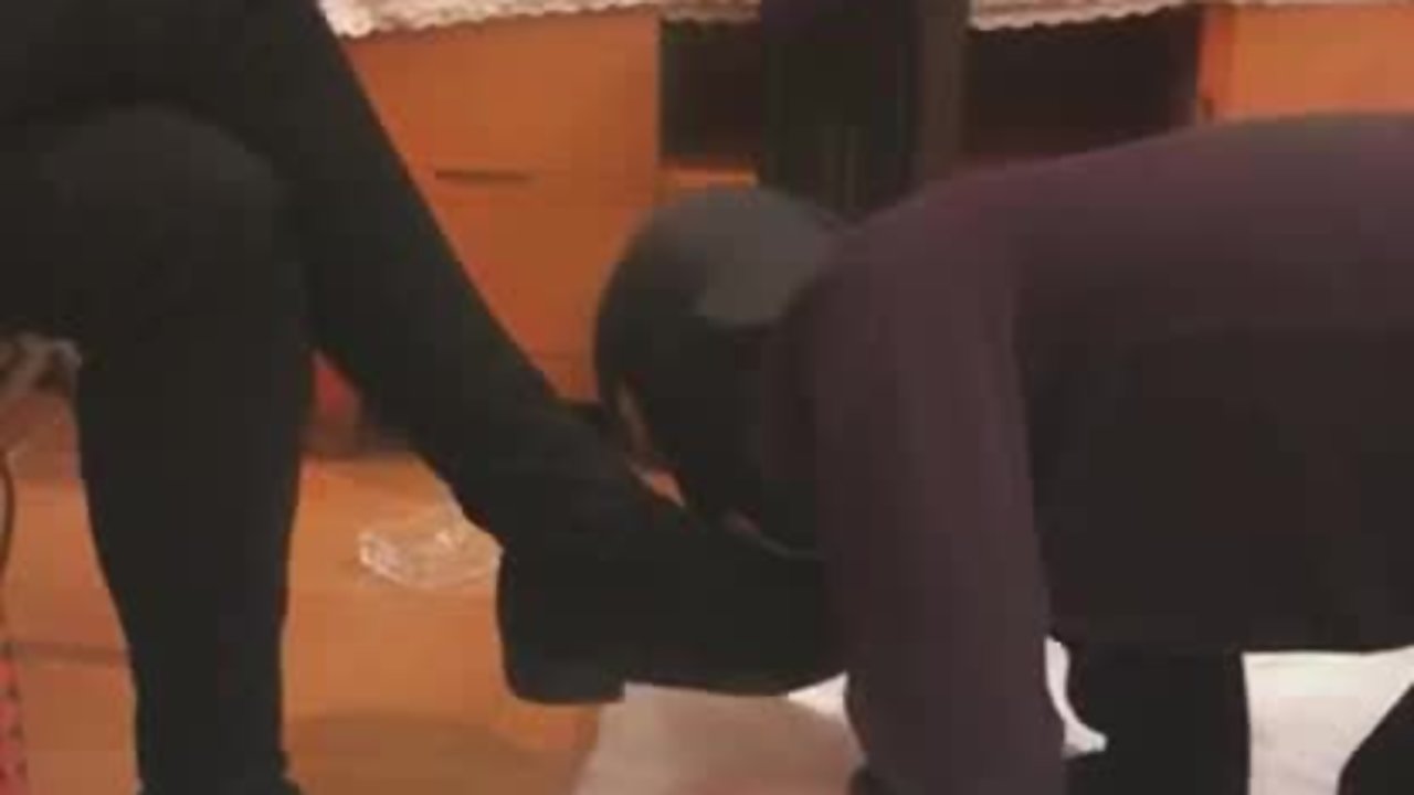 长靴女主调教男奴