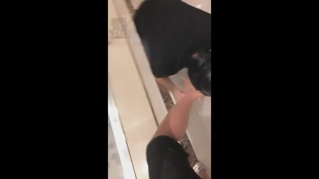 户外商场伺候主子美脚