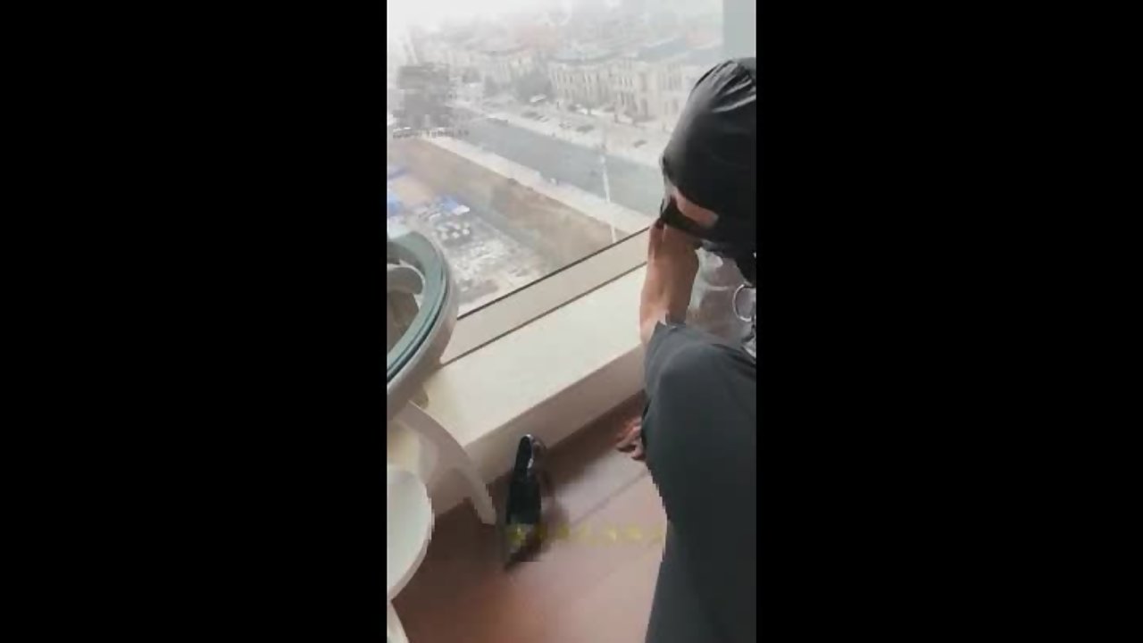 男奴帮女主洗脚舔脚