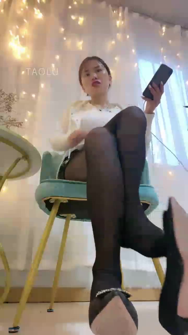 First Perspective, Traffic Lights, Black Silk, Chatting on Huang Jing