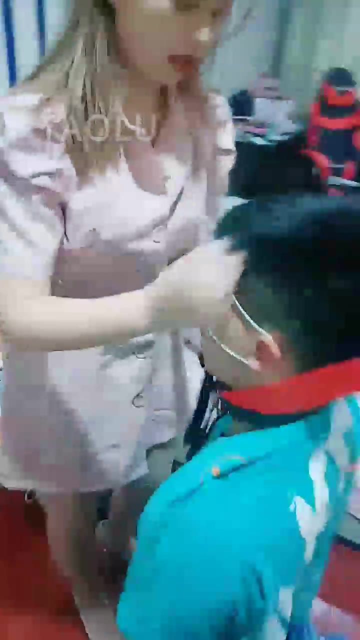 After 00, the dog came to the owner to complain