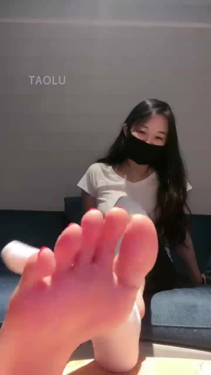 第一视角 裸足 红绿灯