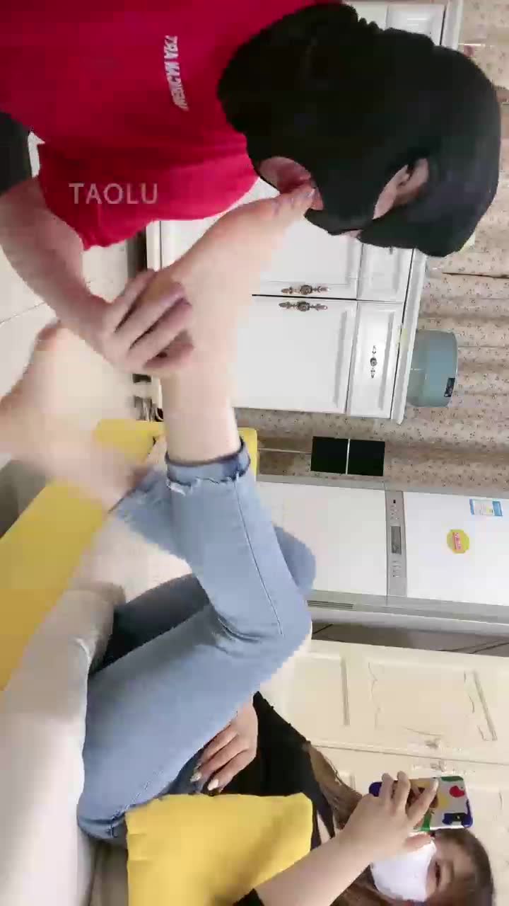 横屏视角 板鞋棉袜 气味挑战
