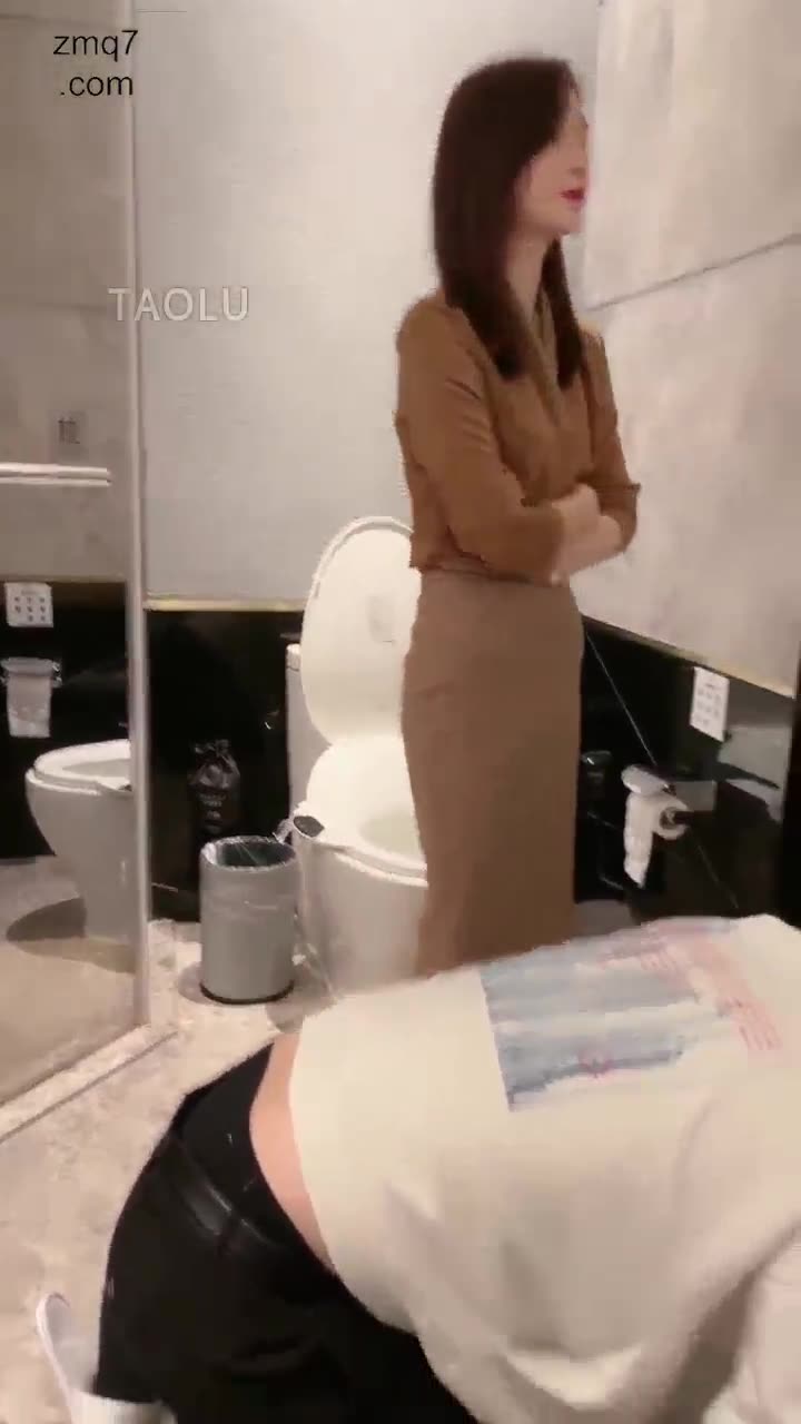 职员调动到卫生间 老板巧遇
