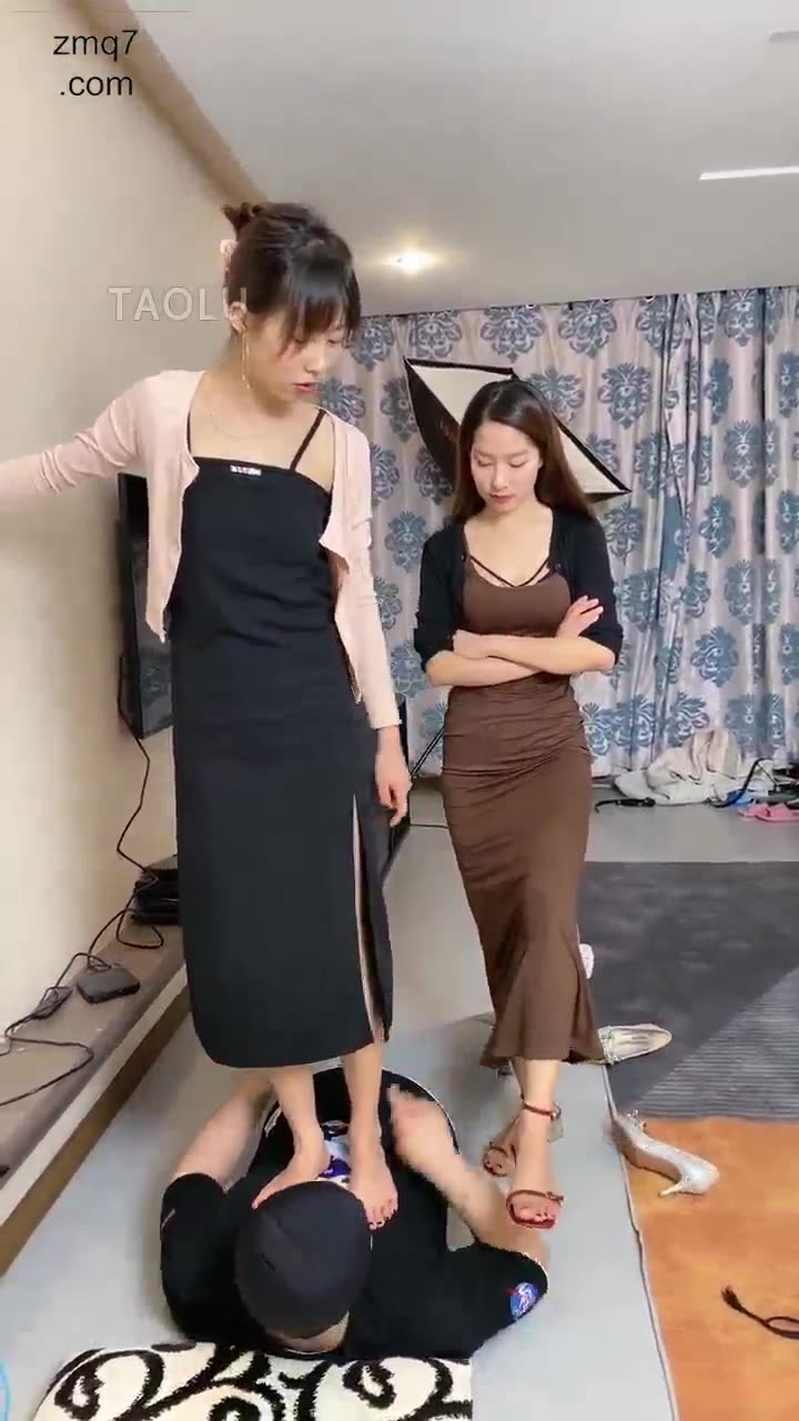 Twins Amateur, Grumpy Sister, Psycho Sister