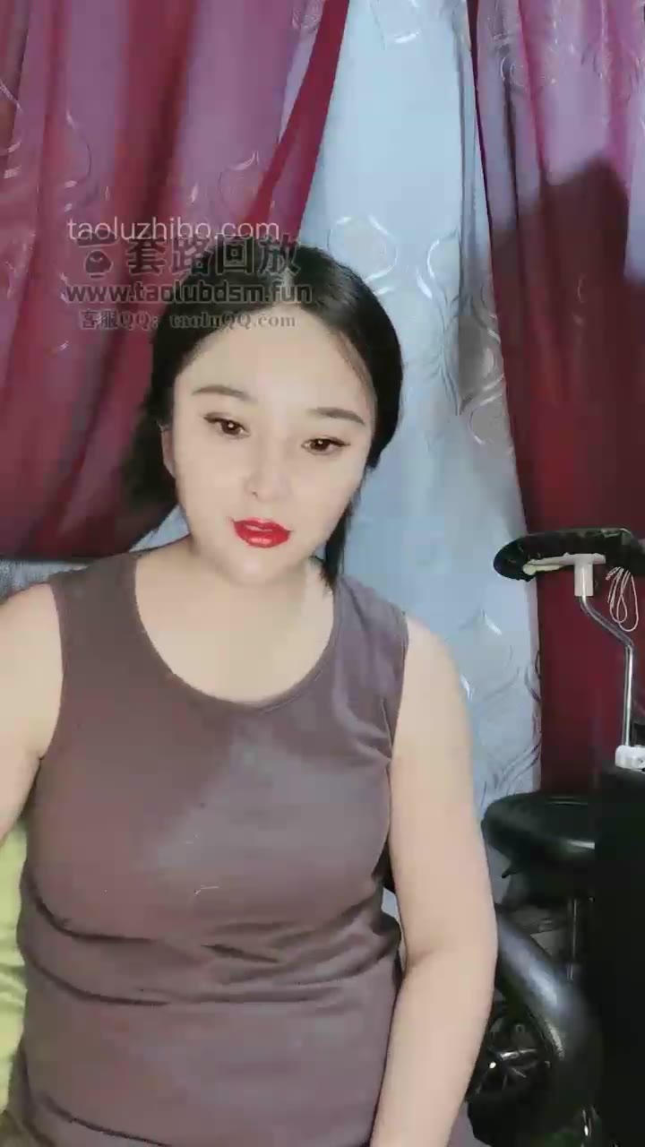 夜间遛小骚狗