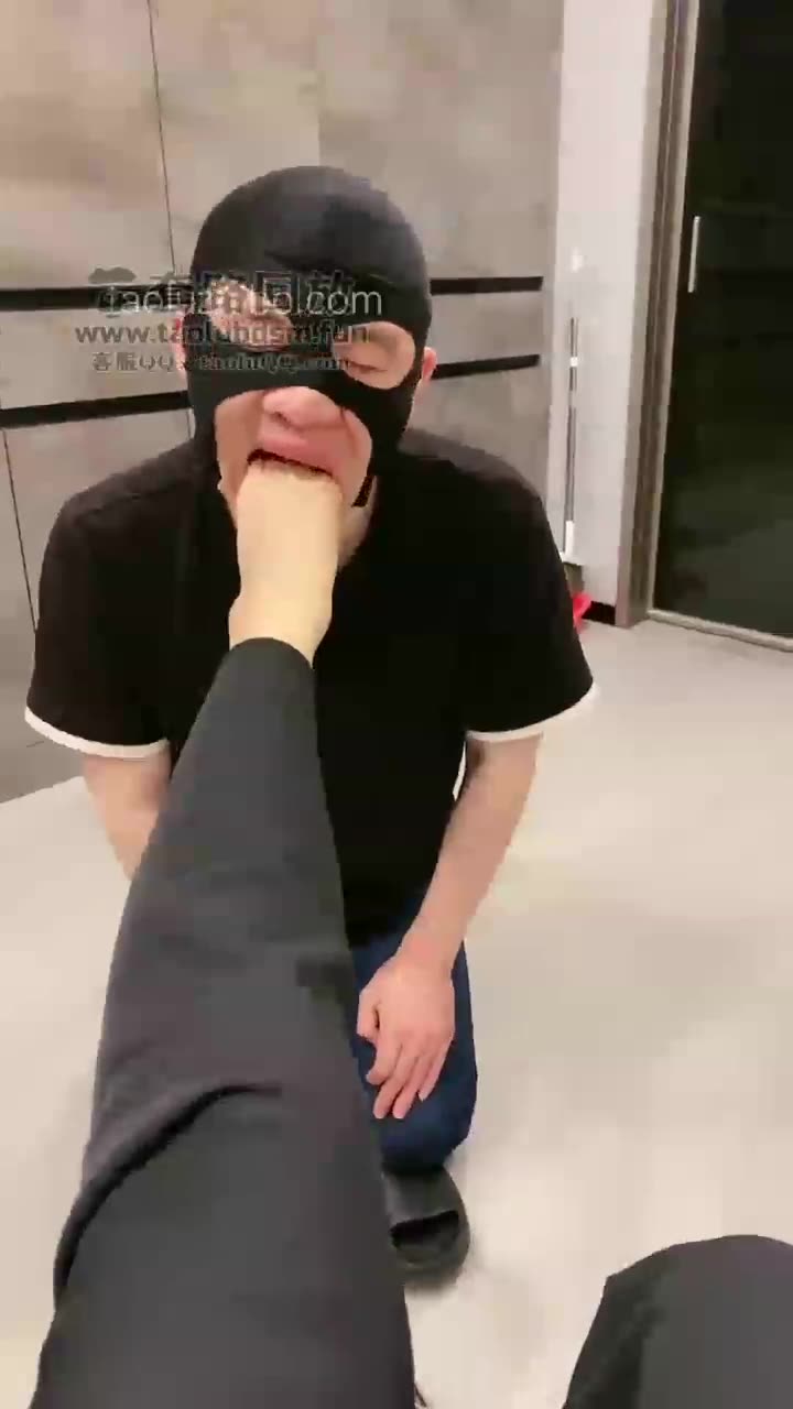 舔脚 深喉 清理鞋底