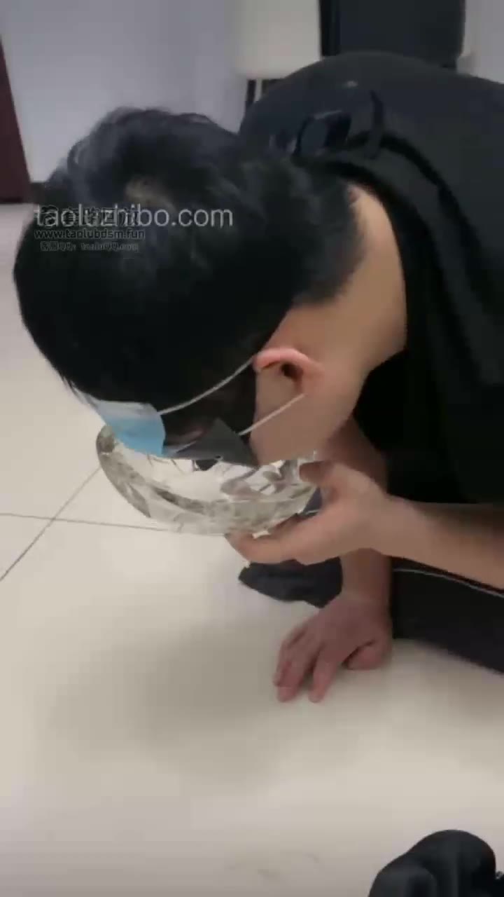 恋口水 圣水羞辱 让男友当狗