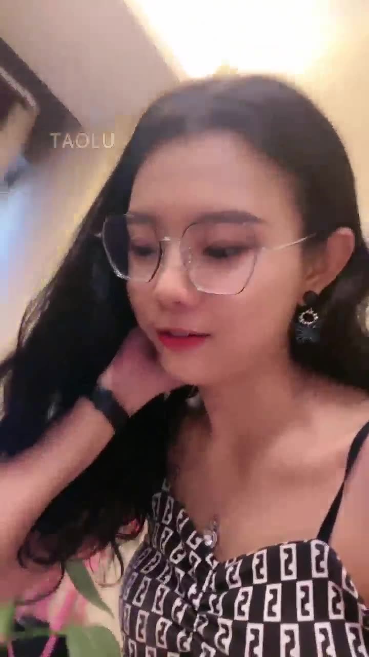 给小白鞋做保养