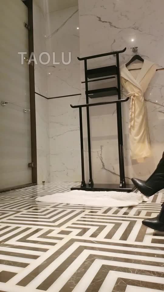 三女王踢裆