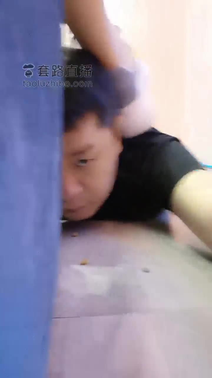 主人不知情的直播