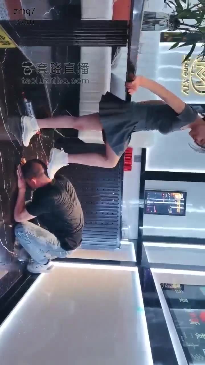 户外调教 继续发泄 KTV踢废贱奴