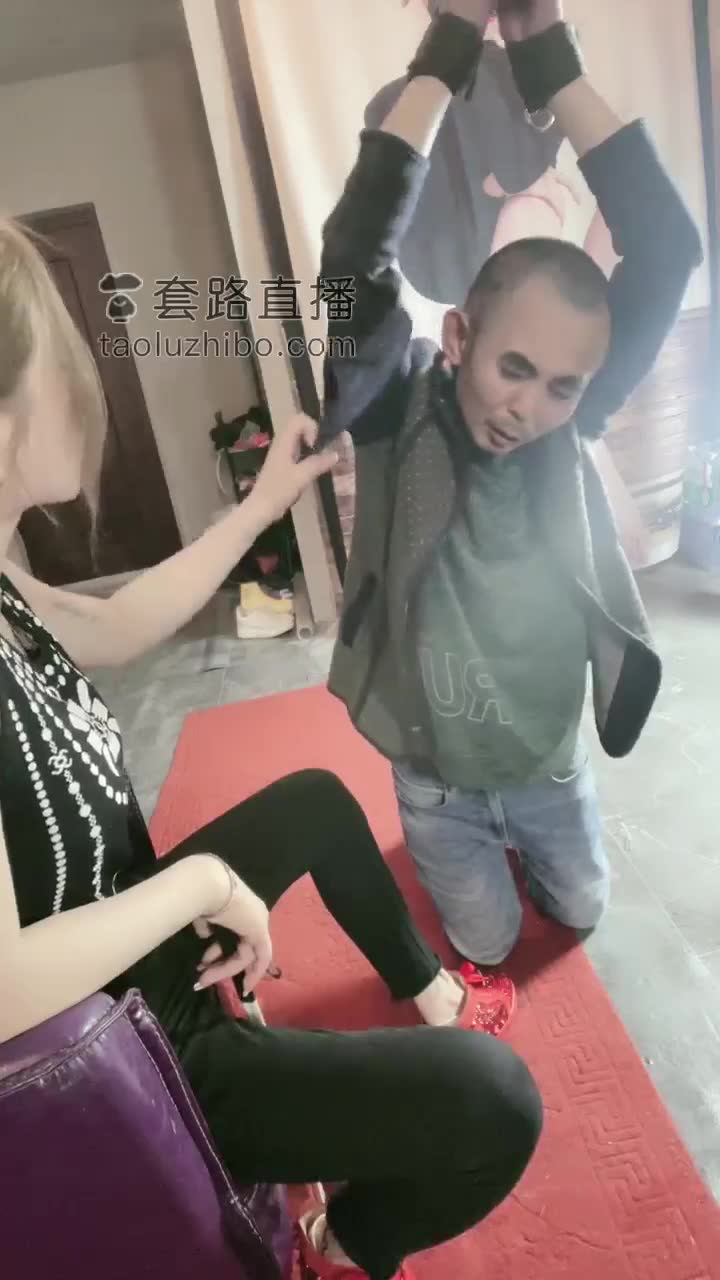 给三秒加个菜 吊打 舔脚 舔鞋
