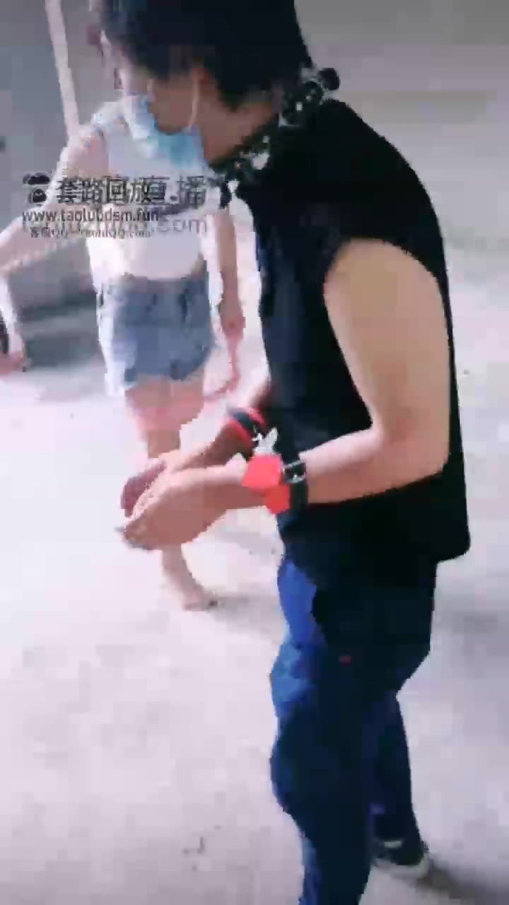三女主户外烂尾楼调教素人