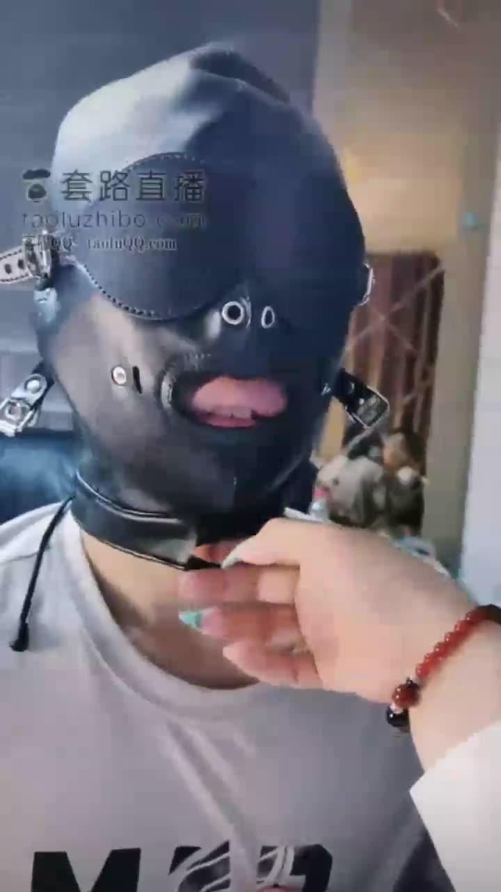 萌犬被初次调教 足虐 口水
