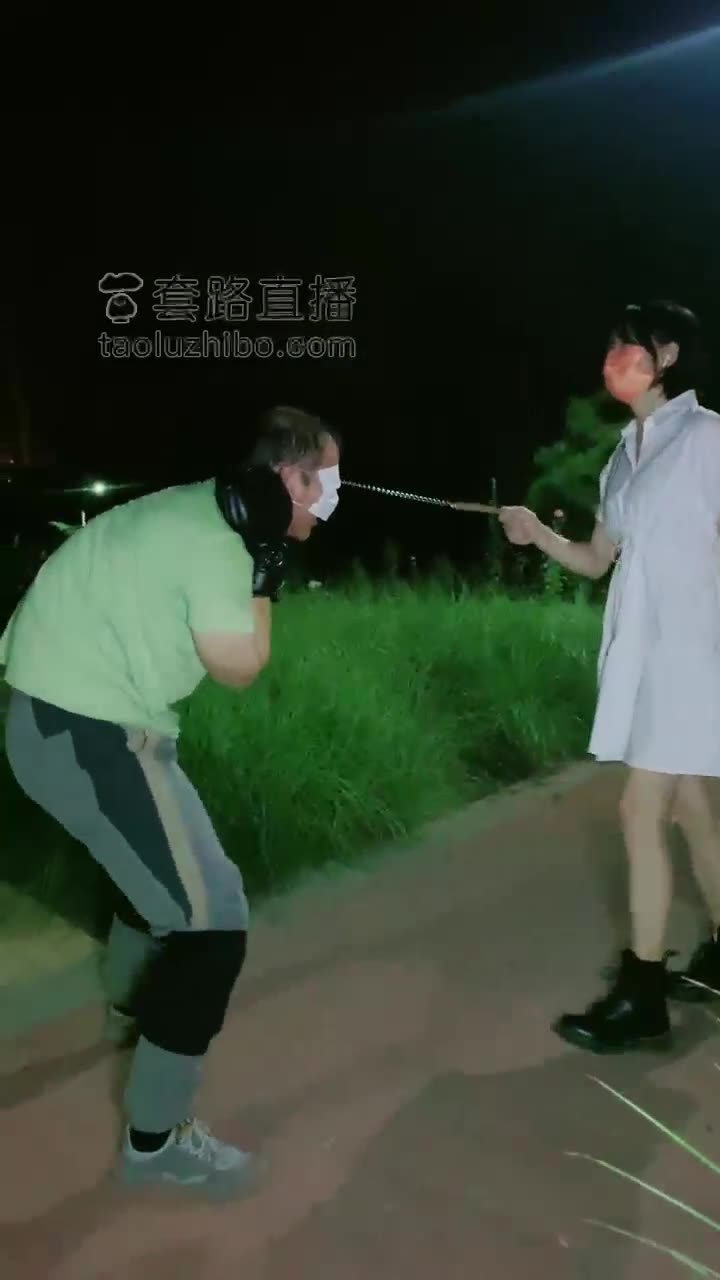 老狗吃土 吃上瘾了