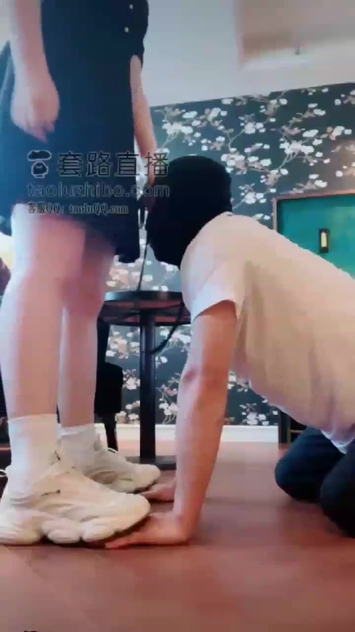 老奴第一次被调教 挑战耳光 踢裆 SP 钻胯 踩踏