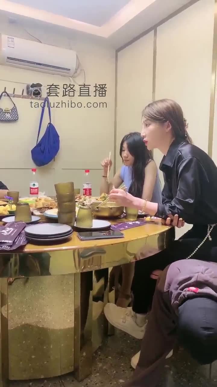 吃瓜群众的板凳场