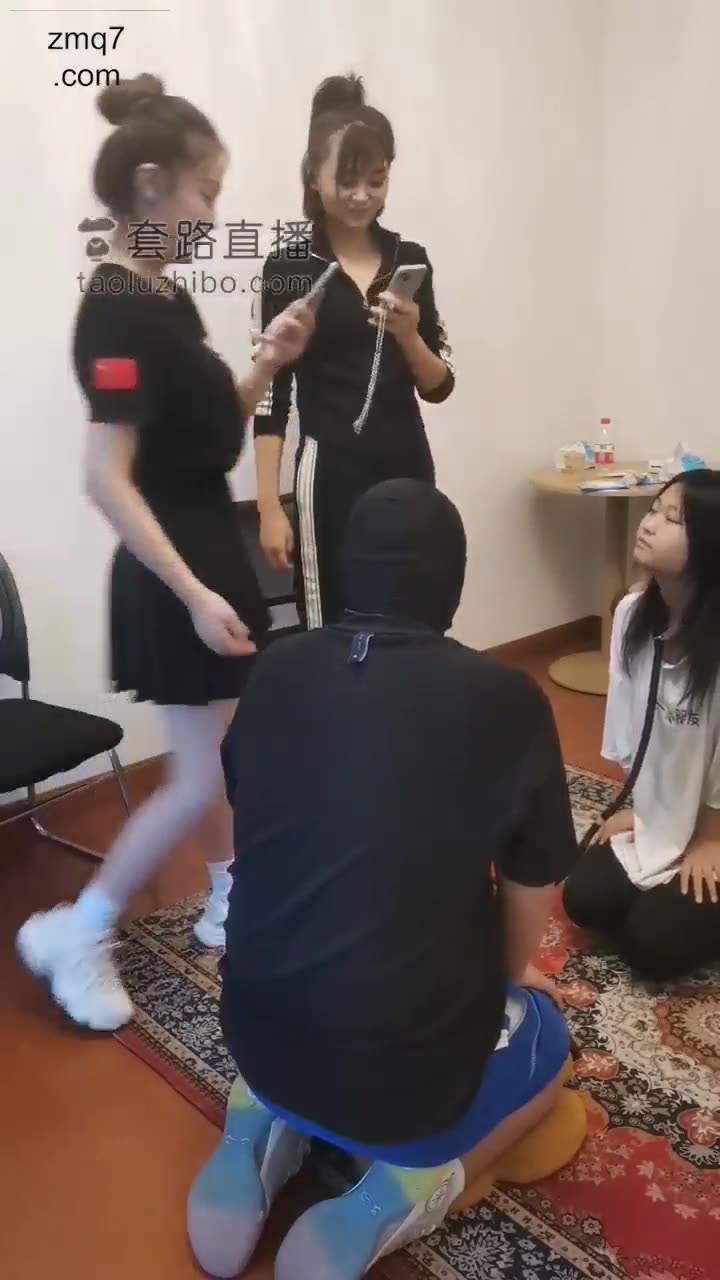 调教 两个贱货一起发骚
